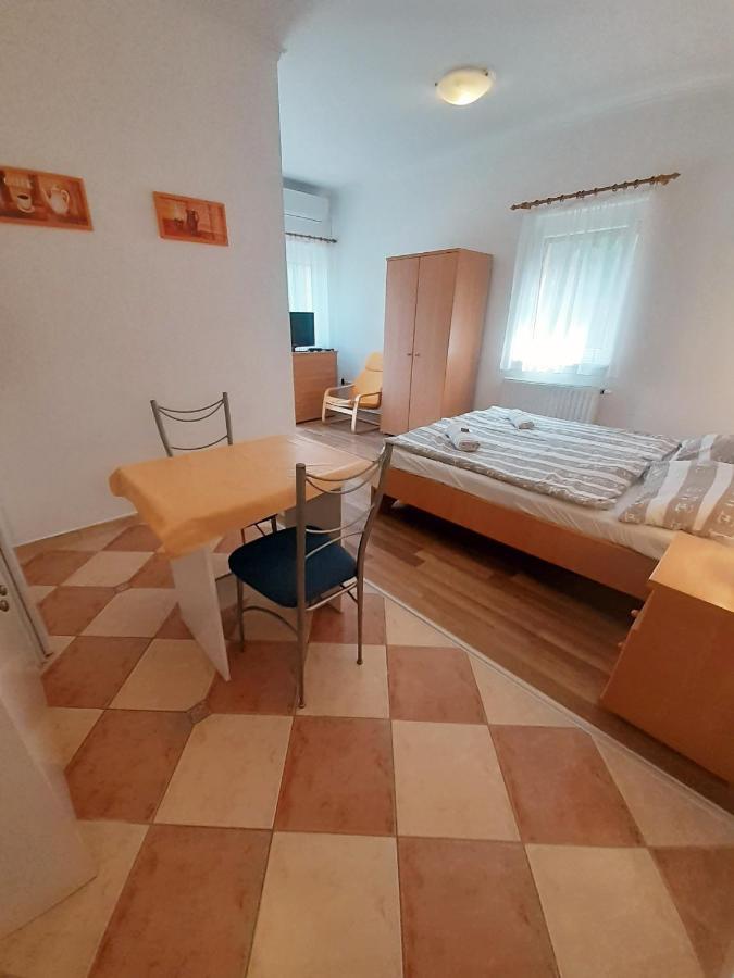 Petra Apartmanhaz Kehidakustany Exterior photo