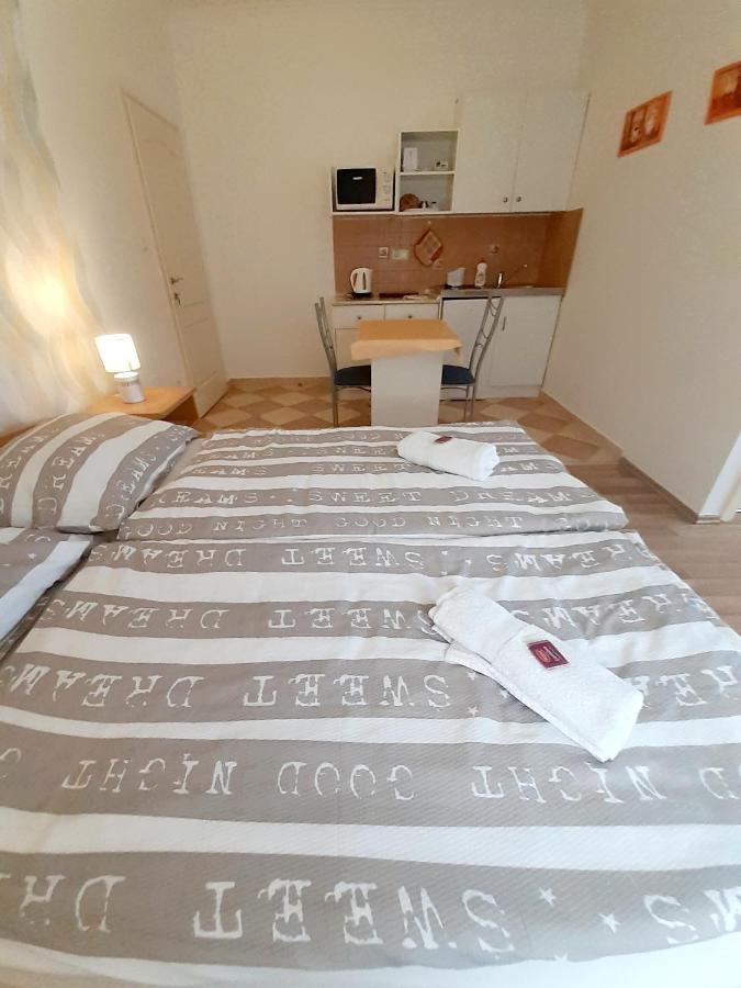 Petra Apartmanhaz Kehidakustany Exterior photo