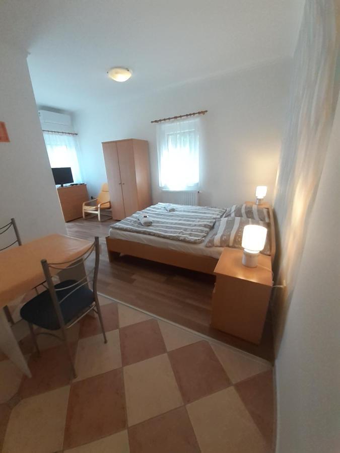 Petra Apartmanhaz Kehidakustany Exterior photo