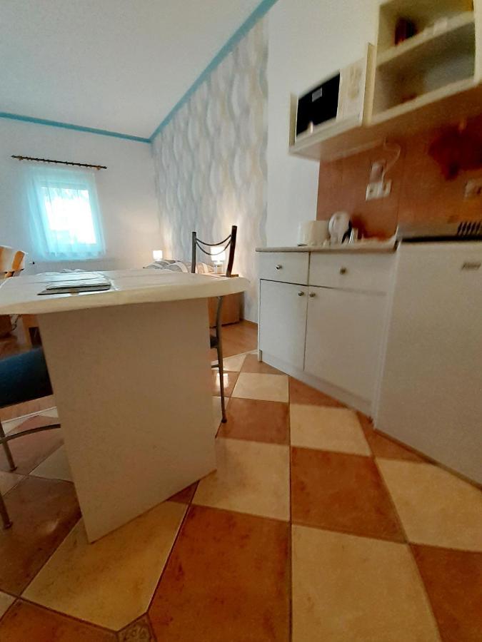 Petra Apartmanhaz Kehidakustany Exterior photo
