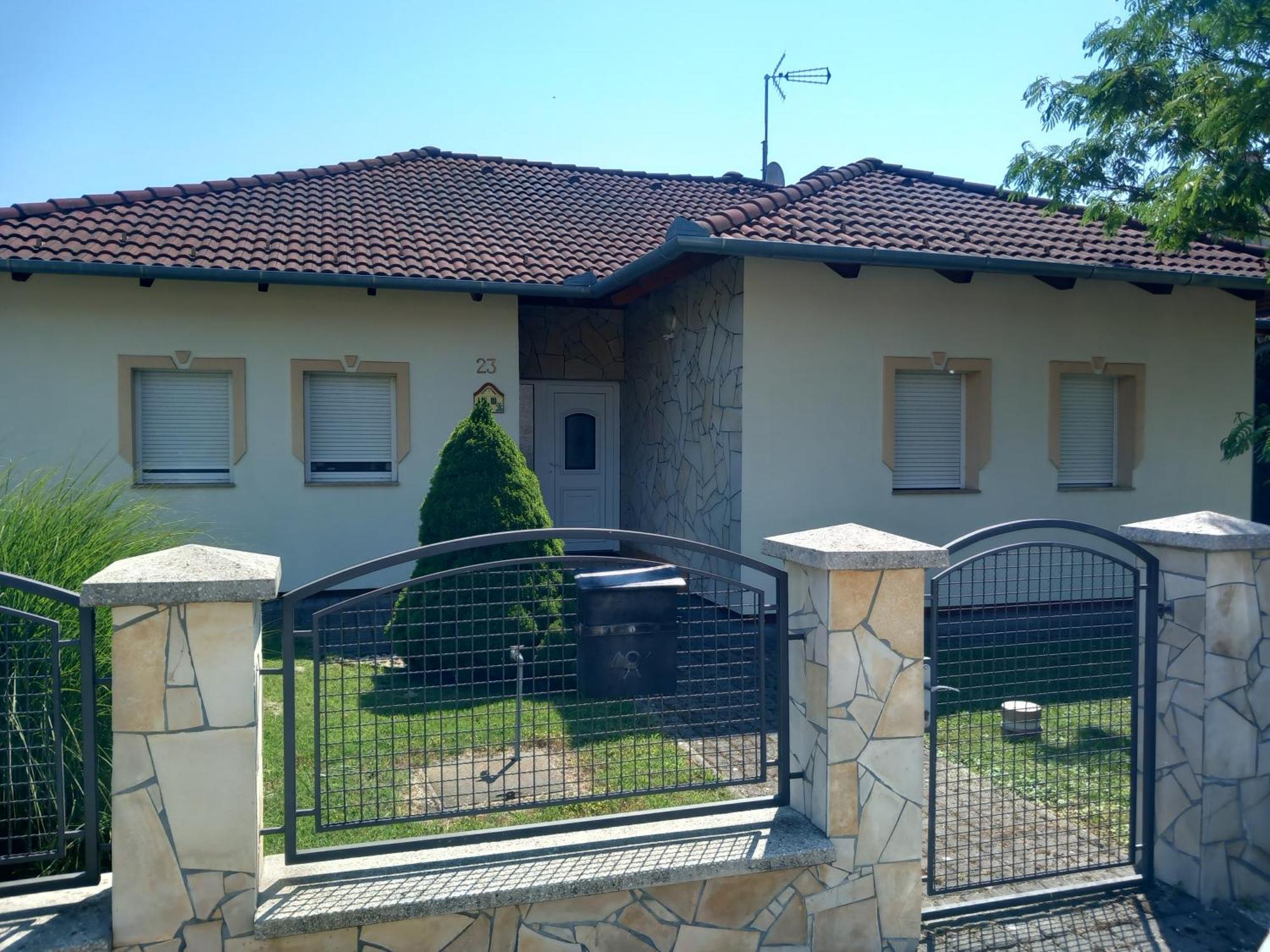 Petra Apartmanhaz Kehidakustany Exterior photo